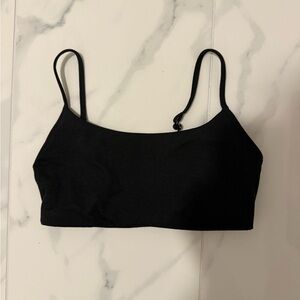 Vuori essential halo bra in black
